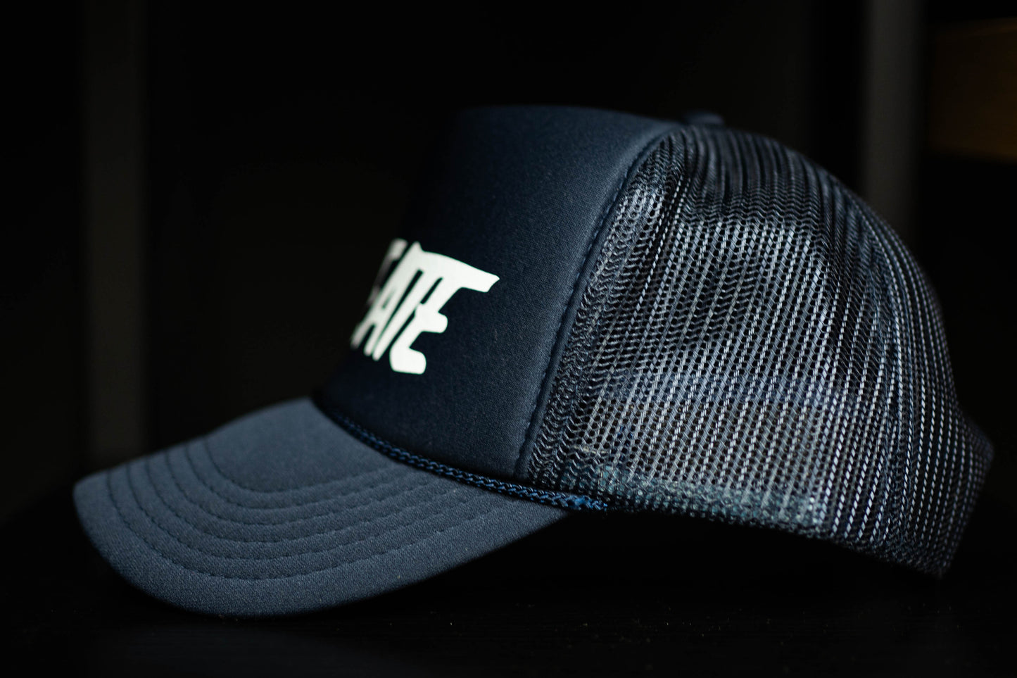 VIBRATE Navy Foam Trucker